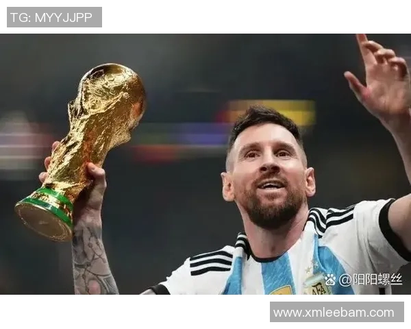 探索足球传奇人物：从贝利到梅西，球场上的巅峰与荣耀